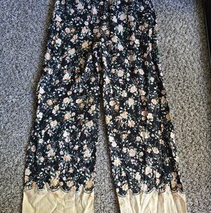 *NWOT* Floral Bottoms
